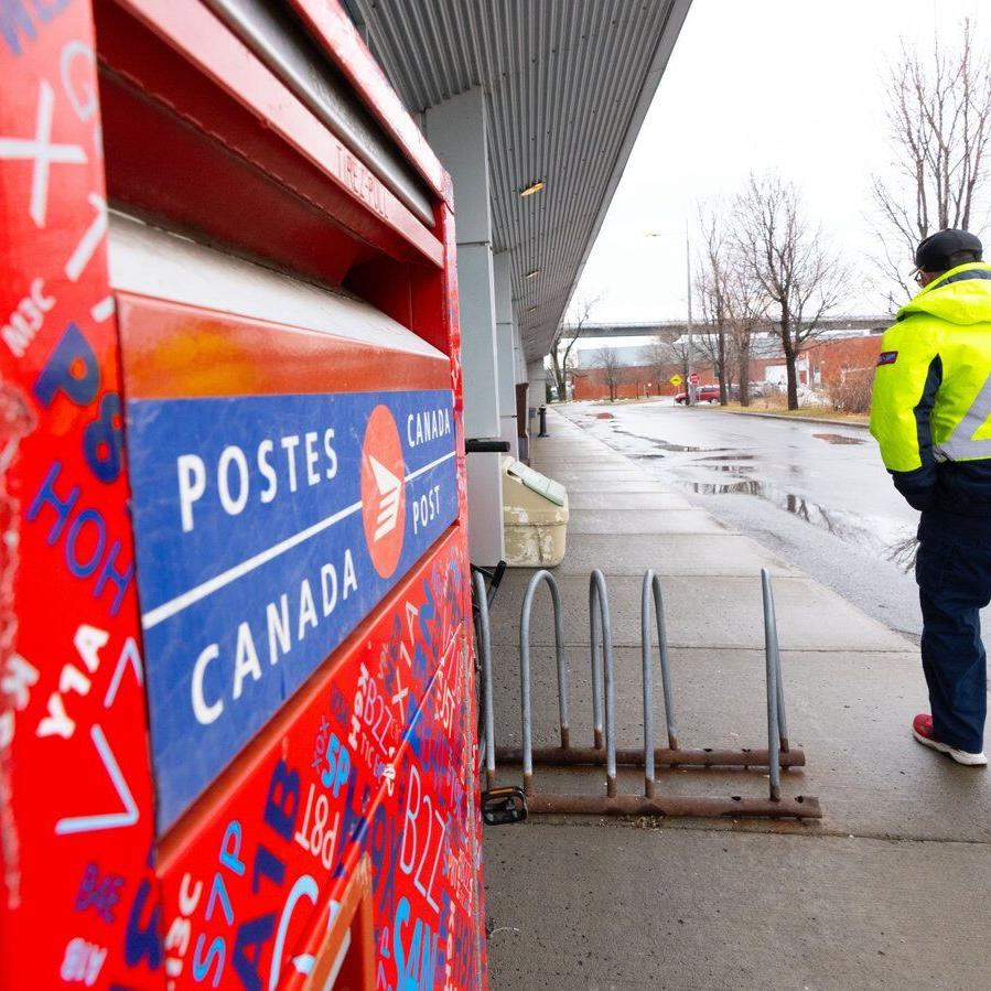 Canada Post makes new offers to union ahead of strike deadline